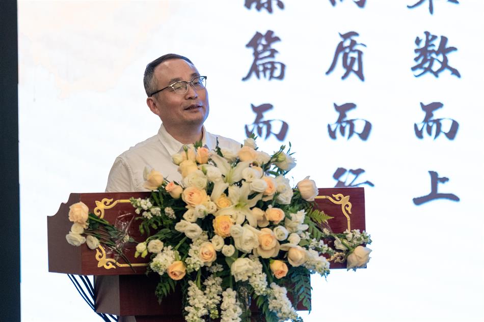 袁董講話圖.jpg